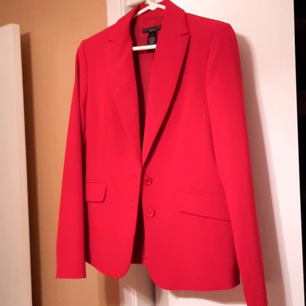 Ladies jacket, size 6, vibrant red